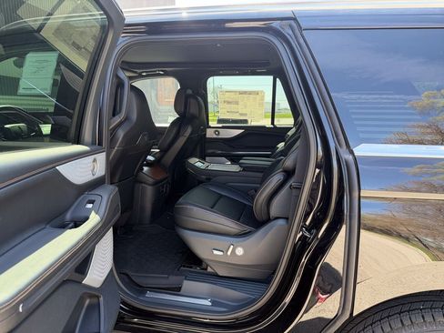 New 2026 Lincoln Navigator L Black Label AWD/4WD image 15