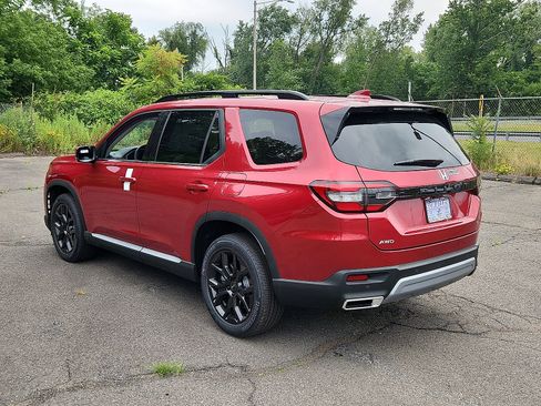 New 2025 Honda Pilot Touring image 3