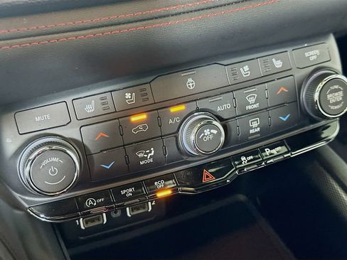 Used 2024 Dodge Durango GT AWD/4WD image 28