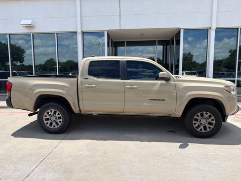 Used 2018 Toyota Tacoma SR5 RWD image 4