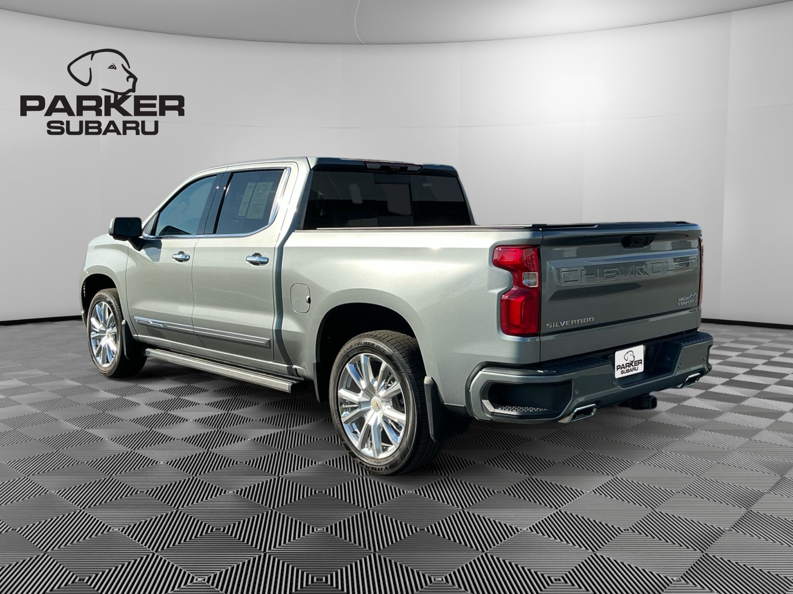 Used 2023 Chevrolet Silverado 1500 High Country w/ High Country Premium Package AWD/4WD image 3