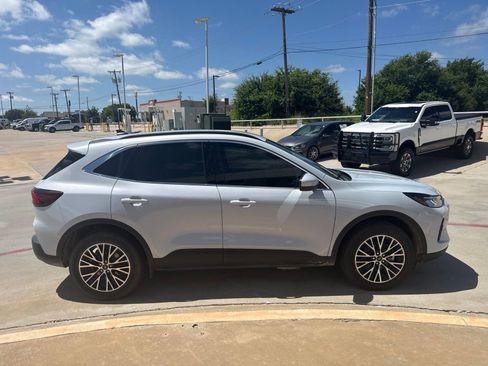 Used 2025 Ford Escape SE FWD image 4