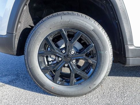 New 2025 Jeep Grand Cherokee Altitude image 15