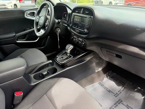 Used 2024 Kia Soul LX w/ Option Group 015 FWD image 10