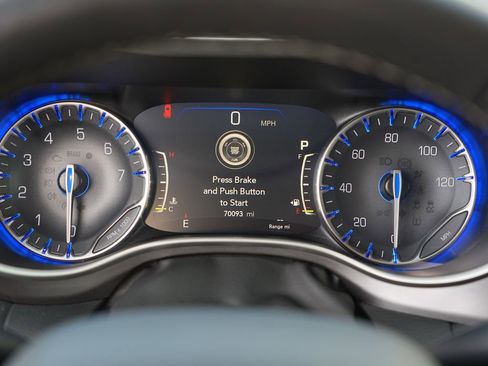 Used 2023 Chrysler Pacifica Touring-L FWD image 24