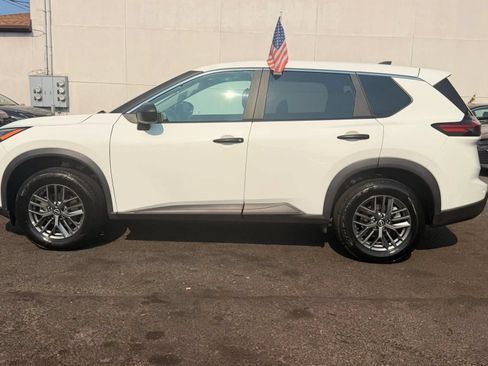 Used 2024 Nissan Rogue S AWD/4WD image 9