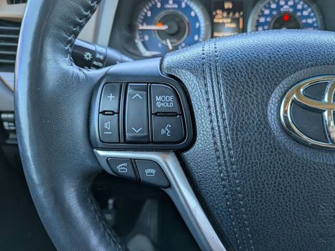 Used 2015 Toyota Sienna XLE image 19