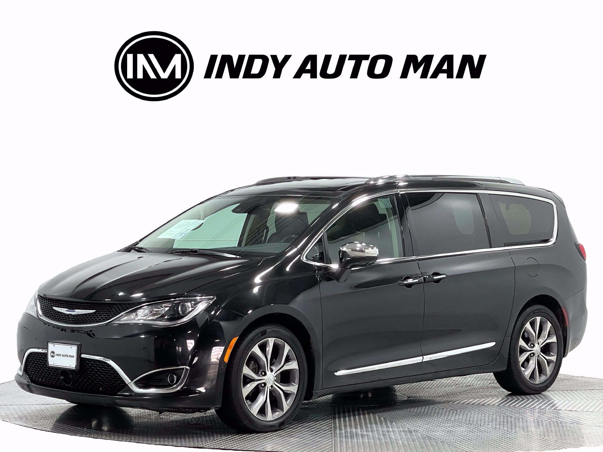 Used 2018 Chrysler Pacifica Limited w/ Tire & Wheel Group FWD image 8