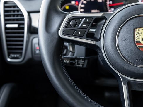 Used 2022 Porsche Cayenne Platinum Edition image 15