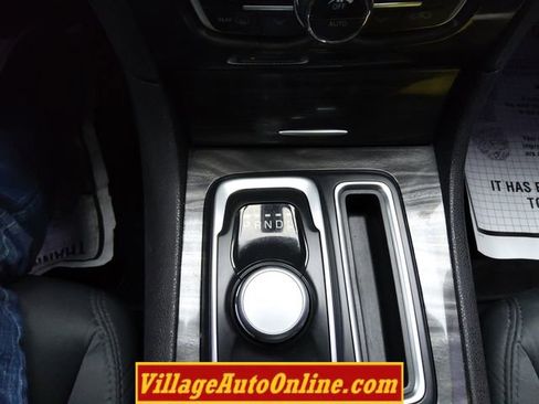 Used 2018 Chrysler 300 Touring w/ Sport Appearance Package image 41