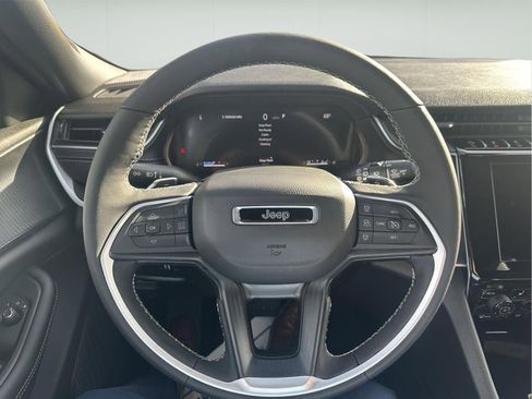 New 2025 Jeep Grand Cherokee L Altitude image 14