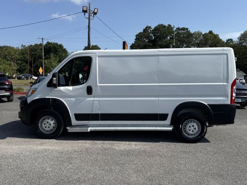Used 2025 RAM ProMaster 2500 w/ U-Haul Equipment Group FWD image 2