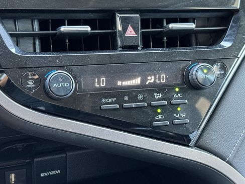 Certified 2022 Toyota Camry SE w/ Convenience Package FWD image 18
