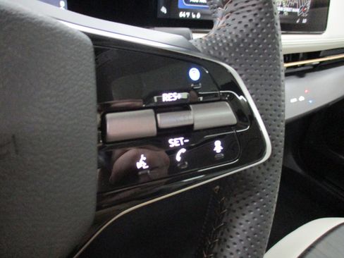 Used 2023 Nissan Ariya AWD image 23