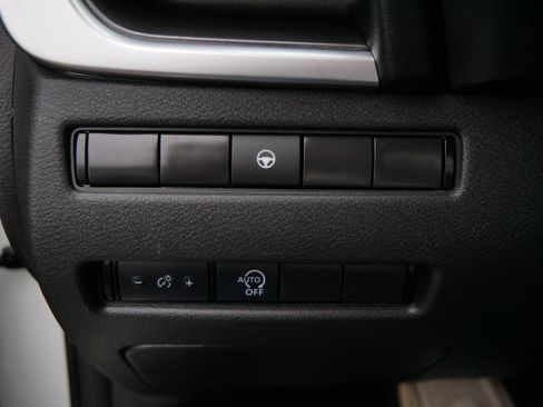 Used 2023 Nissan Rogue SV image 29