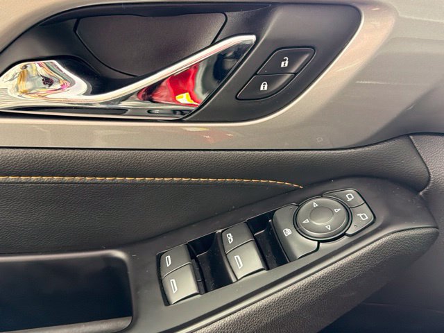 Used 2018 Chevrolet Traverse LT w/ LPO, Black Accent Package AWD/4WD image 21