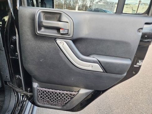 Used 2016 Jeep Wrangler Unlimited Rubicon image 16