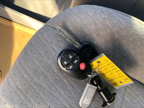 Used 2019 Toyota Sienna LE image 15