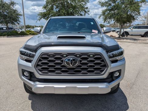 Used 2022 Toyota Tacoma TRD Sport w/ TRD Premium Sport Package AWD/4WD image 11