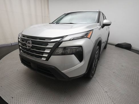 Used 2024 Nissan Rogue SV w/ SV Premium Package AWD/4WD image 12