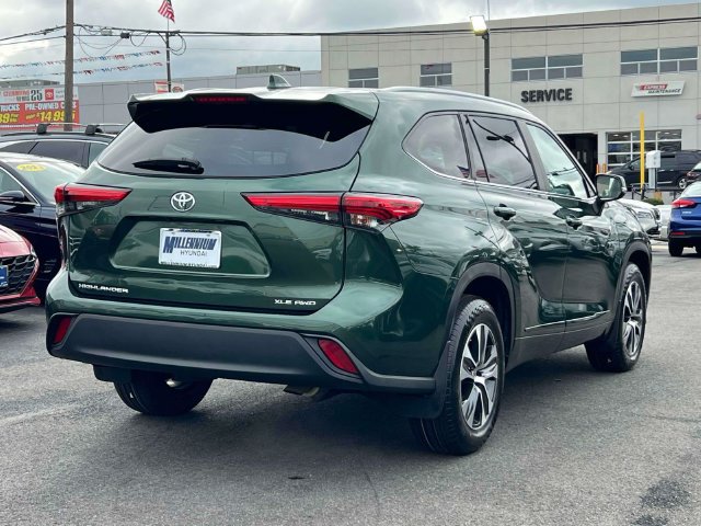 Used 2023 Toyota Highlander XLE AWD/4WD image 5