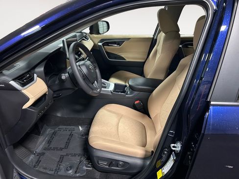 New 2025 Toyota RAV4 XLE image 15
