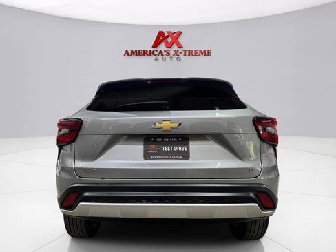 Used 2024 Chevrolet Trax LT w/ Driver Confidence Package FWD image 5