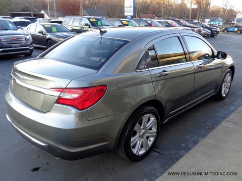 Used 2013 Chrysler 200 Touring image 3
