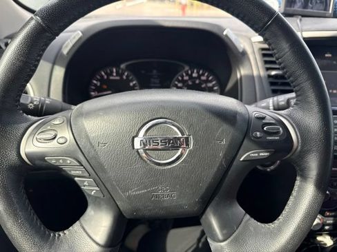 Used 2019 Nissan Pathfinder SV FWD image 7