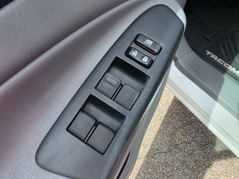 Used 2015 Toyota Tacoma PreRunner w/ TRD Sport Package image 11