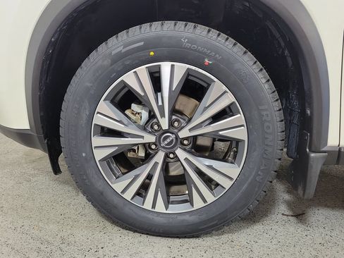 Used 2023 Nissan Rogue SV FWD image 9