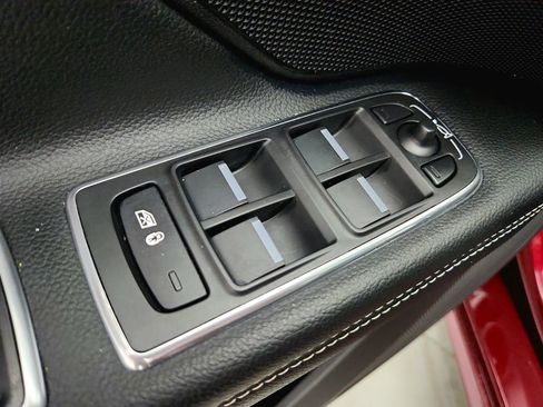 Used 2017 Jaguar XF R-Sport image 26