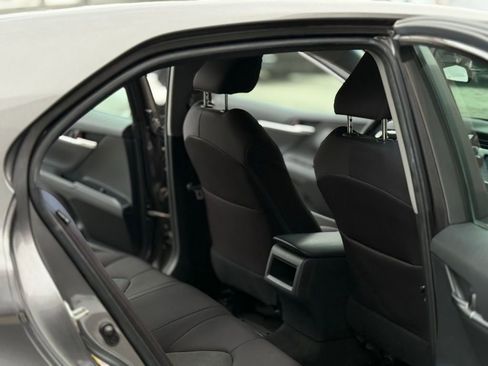 Used 2018 Toyota Camry LE image 32