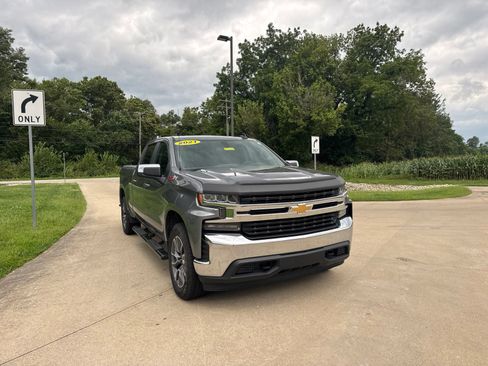 Used 2021 Chevrolet Silverado 1500 LT w/ Z71 Off-Road Package AWD/4WD image 3