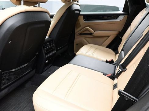 Certified 2024 Porsche Cayenne AWD/4WD image 14