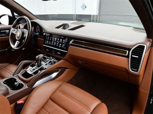 Used 2023 Porsche Cayenne Turbo image 18