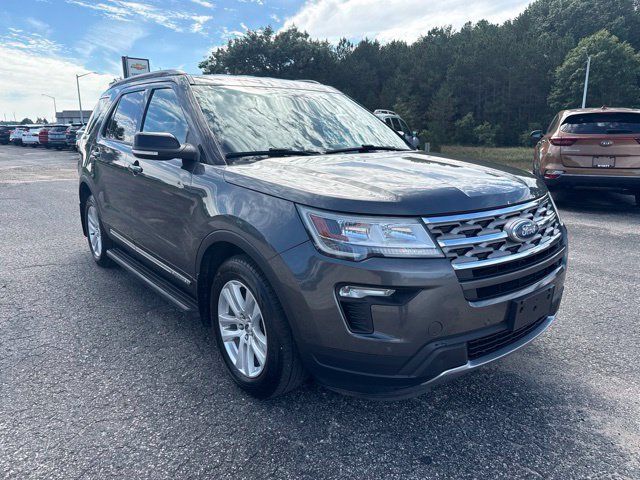 Used 2018 Ford Explorer XLT w/ Equipment Group 202A AWD/4WD image 3