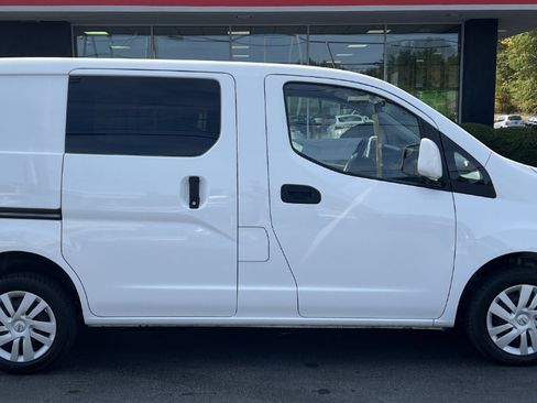 Used 2020 Nissan NV200 SV w/ Sliding Glass Door Package image 8