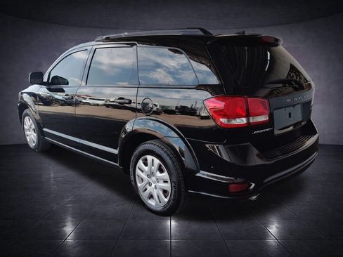 Used 2018 Dodge Journey SXT w/ Connectivity Group FWD image 3