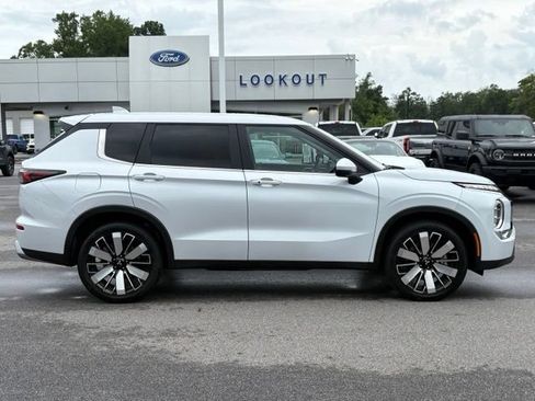 Used 2025 Mitsubishi Outlander SE FWD image 6