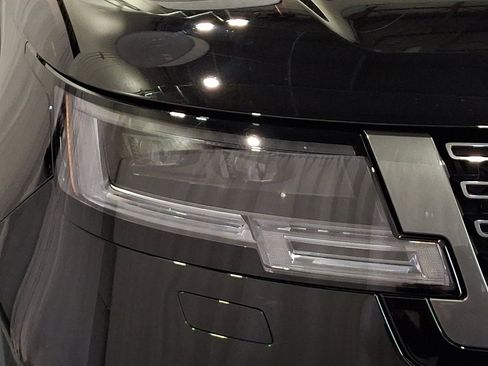 Certified 2024 Land Rover Range Rover SE image 7