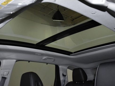 Used 2024 Acura MDX SH-AWD w/ Technology Package image 9