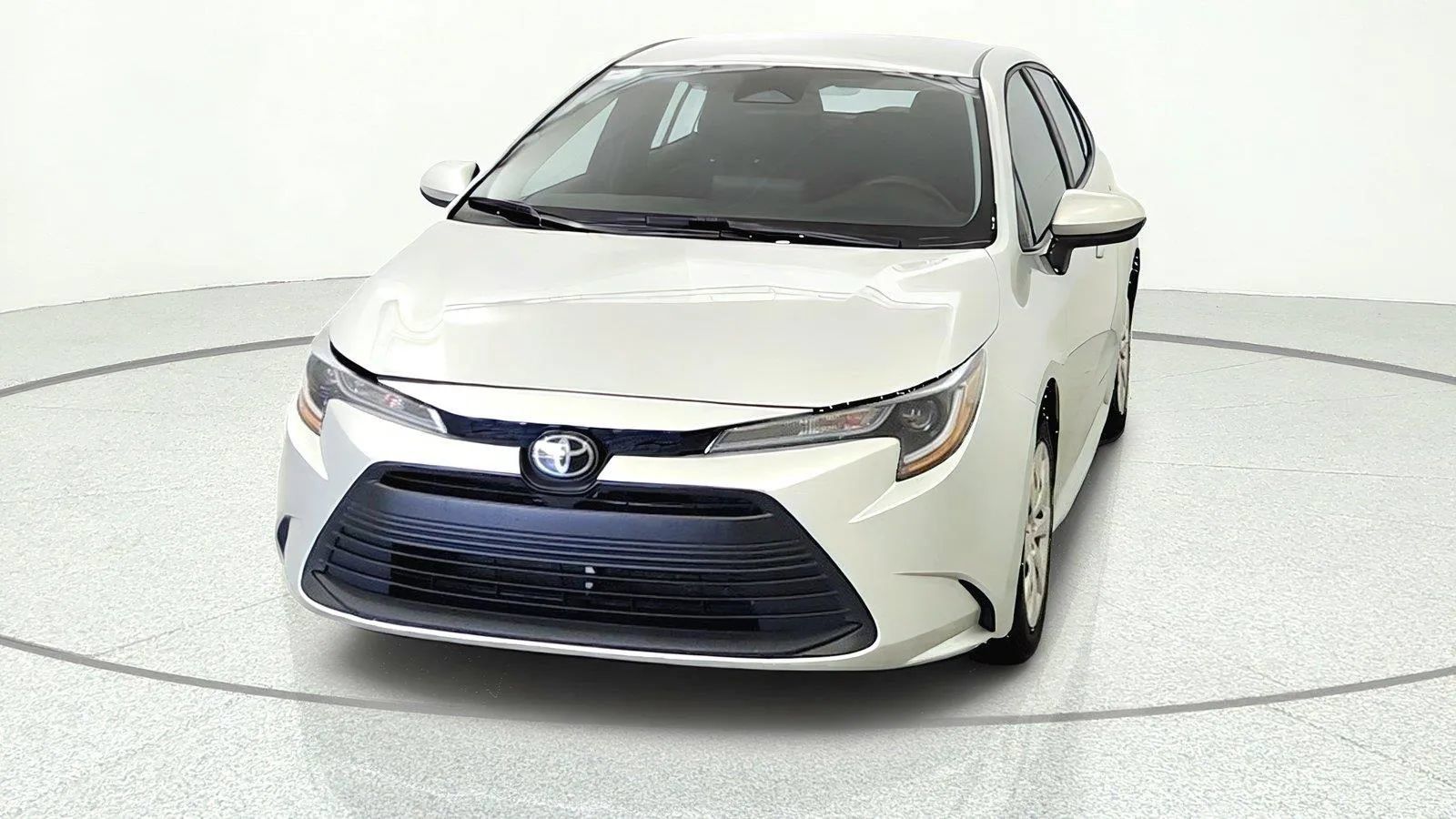 Used 2025 Toyota Corolla LE FWD image 3