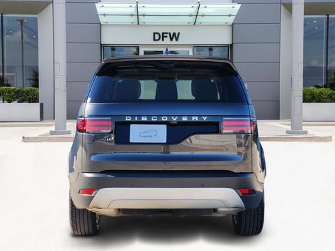 Used 2025 Land Rover Discovery S image 6