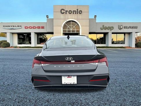 Used 2024 Hyundai Elantra SEL FWD image 4