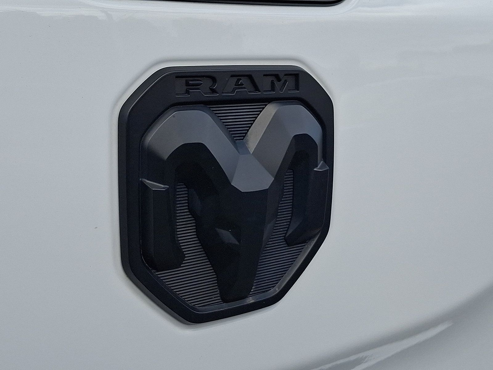 Used 2024 RAM 1500 Laramie AWD/4WD image 32
