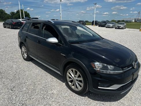 Used 2019 Volkswagen Golf Alltrack S AWD/4WD image 1