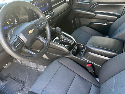 Used 2025 Chevrolet Colorado W/T image 9