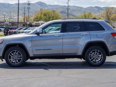 Used 2021 Jeep Grand Cherokee Limited AWD/4WD image 3