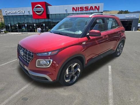 Used 2023 Hyundai Venue SEL FWD image 3